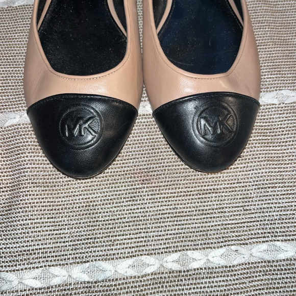 Michael Kors Black and Tan Flats with Logo Detail - Picture 1 of 4